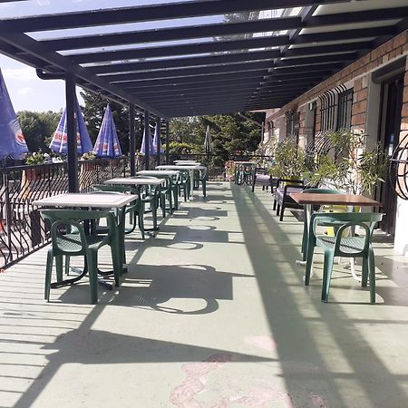 Hotel Restaurant La Chaumiere Du Lac Clairvaux-les-Lacs Buitenkant foto