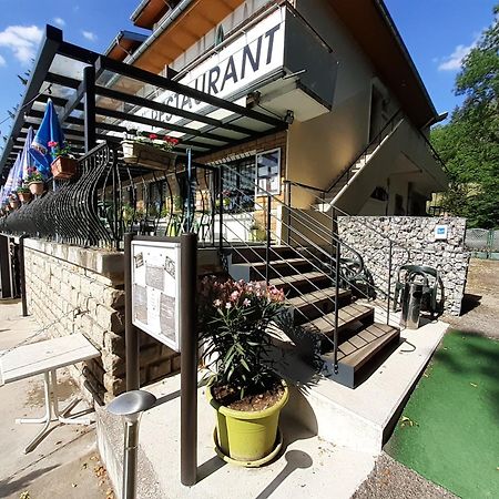 Hotel Restaurant La Chaumiere Du Lac Clairvaux-les-Lacs Buitenkant foto