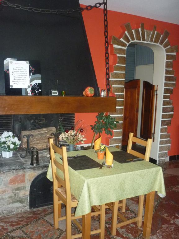 Hotel Restaurant La Chaumiere Du Lac Clairvaux-les-Lacs Buitenkant foto