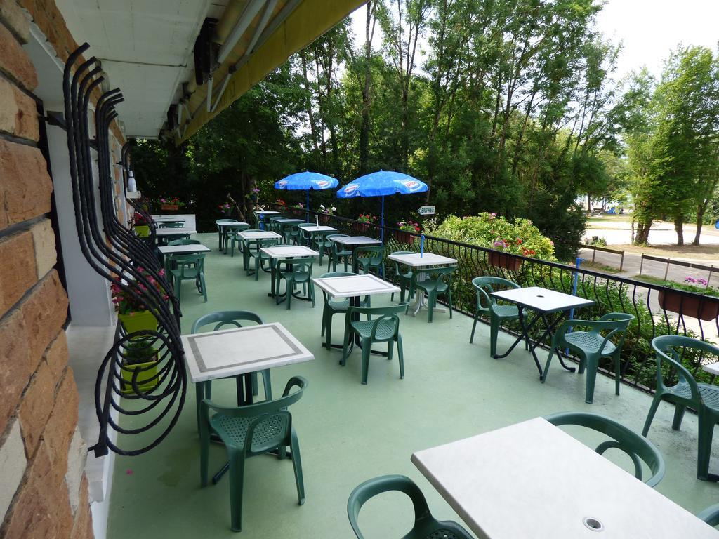 Hotel Restaurant La Chaumiere Du Lac Clairvaux-les-Lacs Buitenkant foto