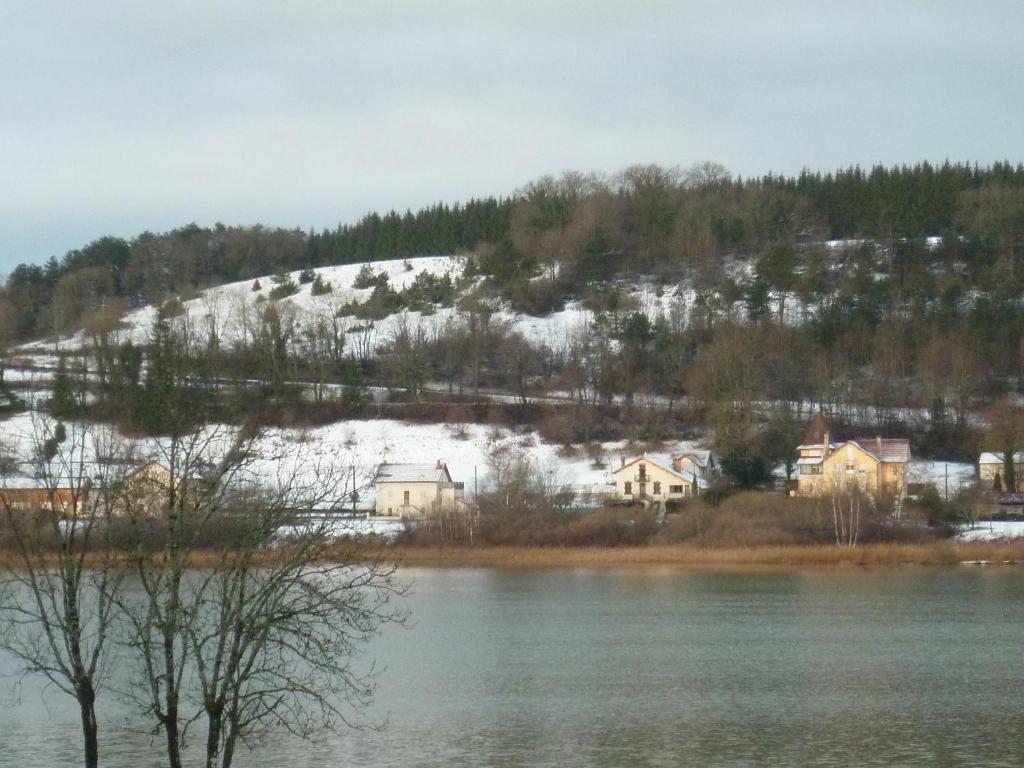 Hotel Restaurant La Chaumiere Du Lac Clairvaux-les-Lacs Buitenkant foto
